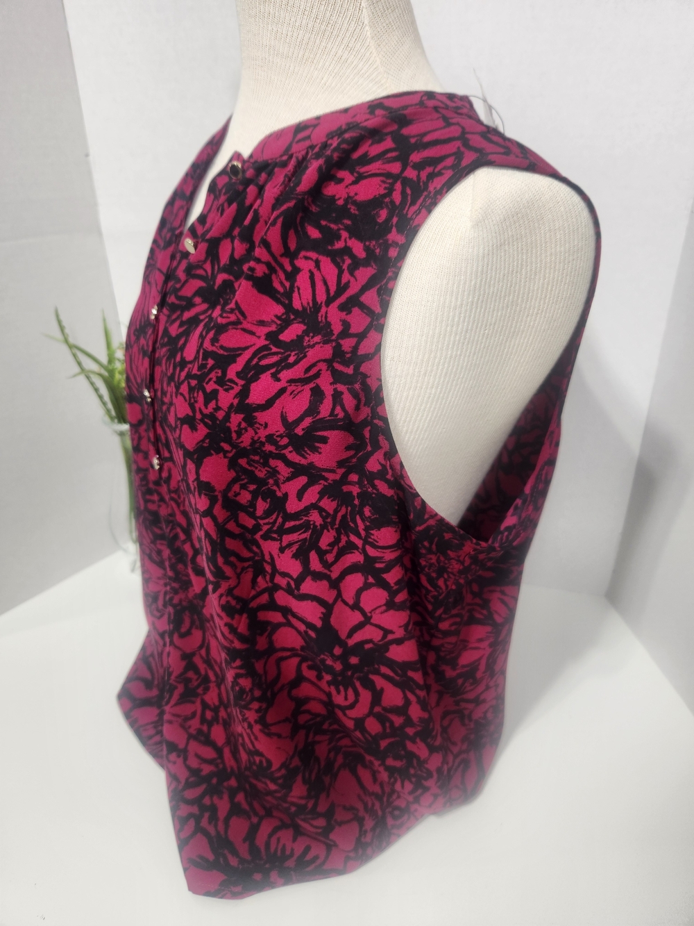 Apt. 9 Sleeveless Floral Shell Top - Magenta & Black - Picture 2 of 5